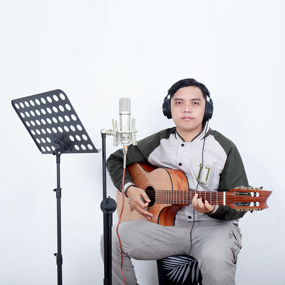 AHMAD FAUZI